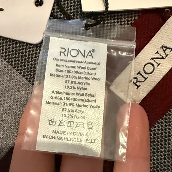 Men’s scarf NWT Gray and Black Checkered Scarf - Picture 3 of 3